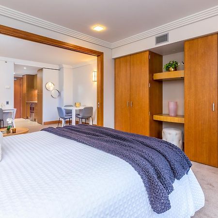 Stylish Central City Apartment With Pool And Gym Auckland Exterior photo