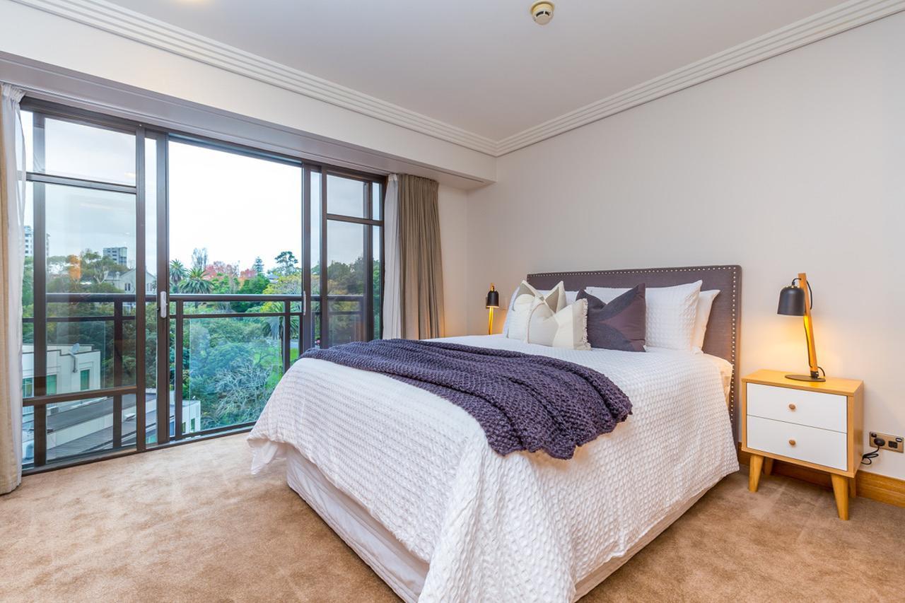 Stylish Central City Apartment With Pool And Gym Auckland Exterior photo